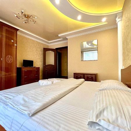 Apartpoltava Двокімнатні Апартаменти, До 6 Спальних Місць, Кутова Ванна, Корпусний Парк, Документи Для Відрядження 外观 照片