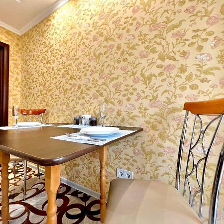 Apartpoltava Двокімнатні Апартаменти, До 6 Спальних Місць, Кутова Ванна, Корпусний Парк, Документи Для Відрядження 外观 照片