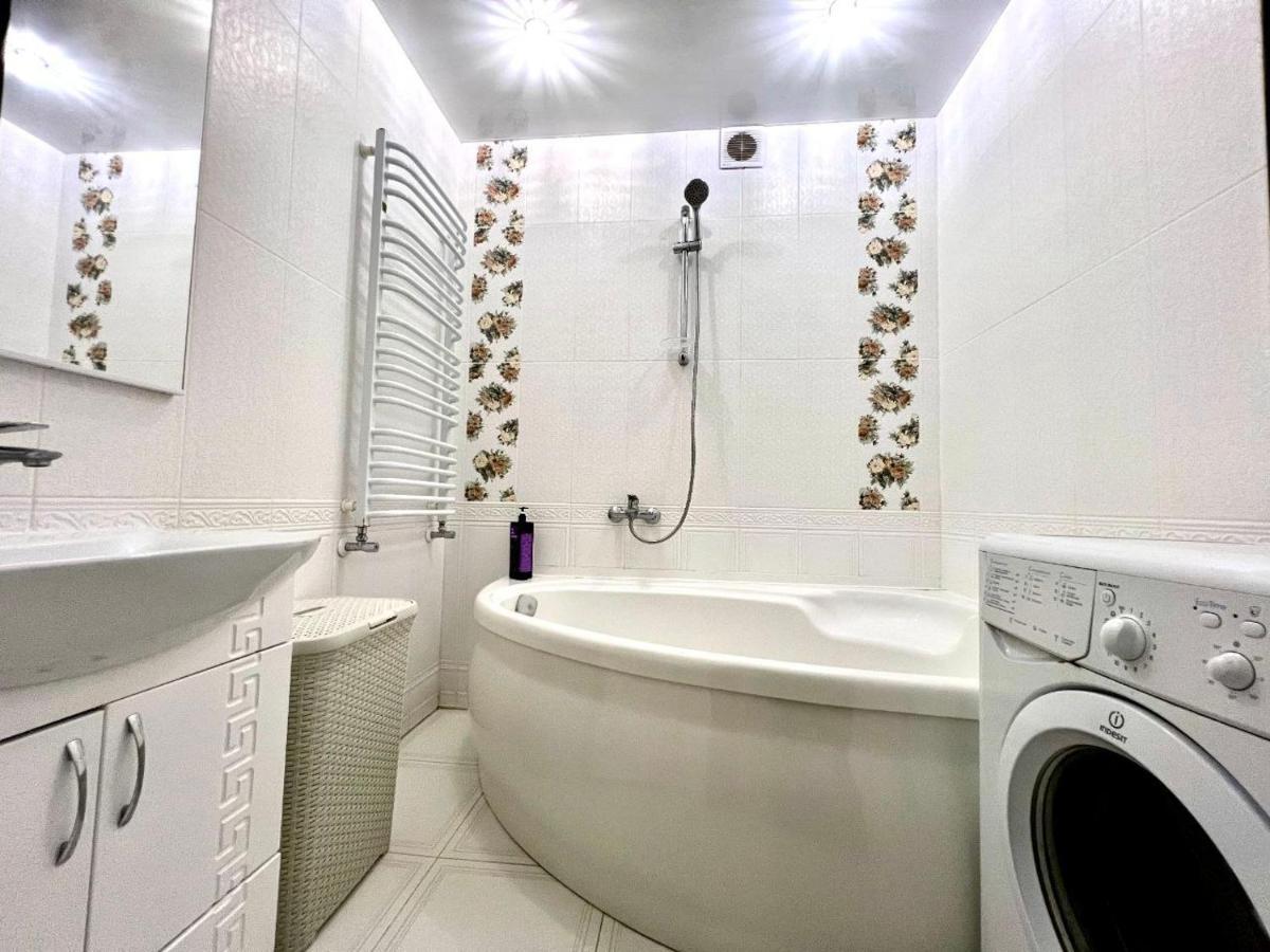 Apartpoltava Двокімнатні Апартаменти, До 6 Спальних Місць, Кутова Ванна, Корпусний Парк, Документи Для Відрядження 外观 照片