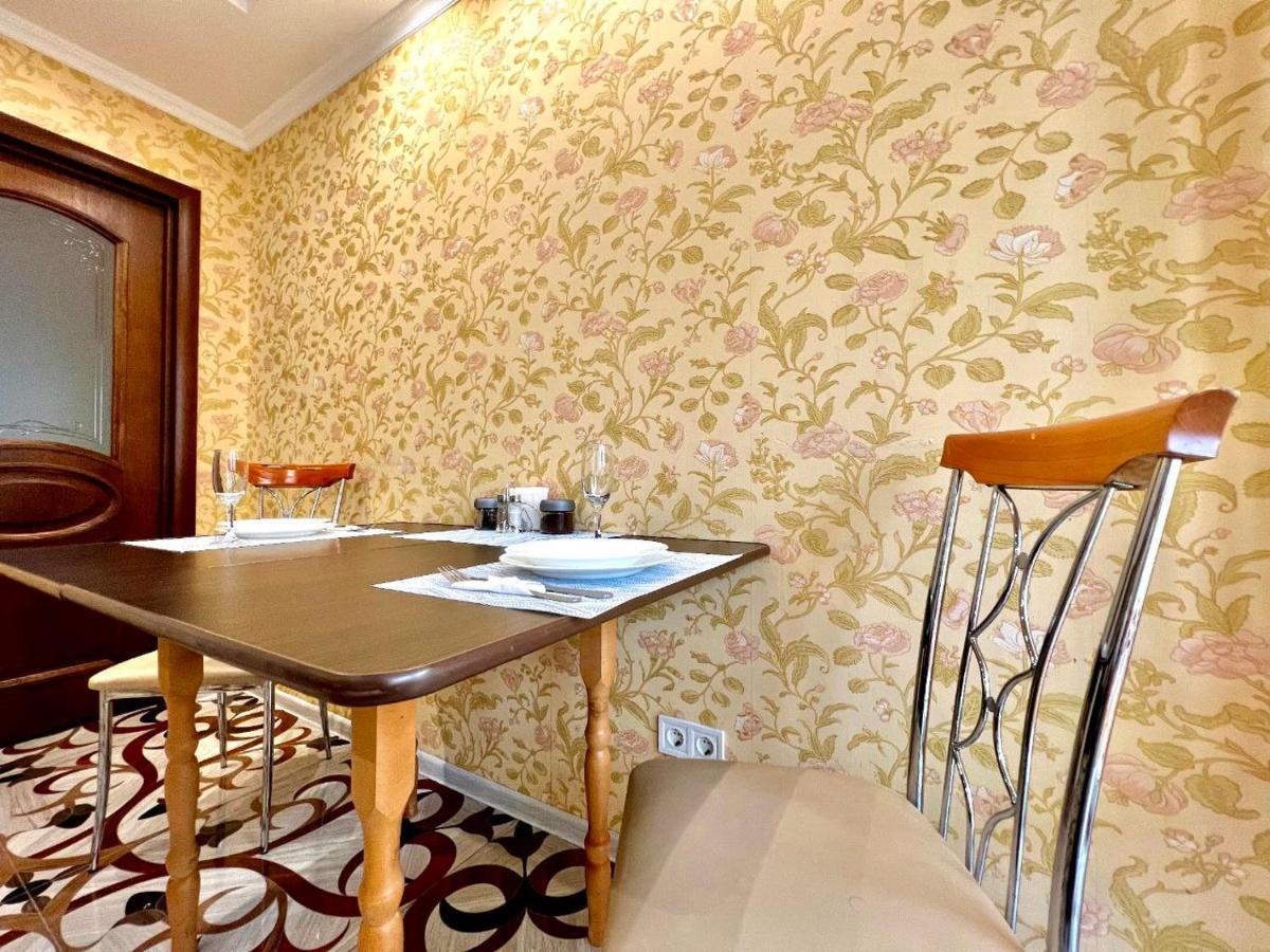 Apartpoltava Двокімнатні Апартаменти, До 6 Спальних Місць, Кутова Ванна, Корпусний Парк, Документи Для Відрядження 外观 照片