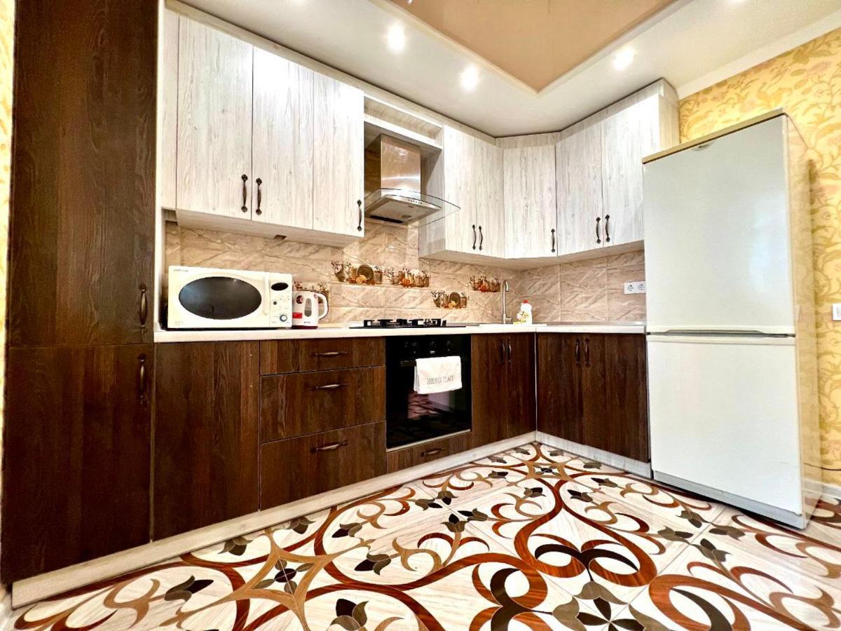Apartpoltava Двокімнатні Апартаменти, До 6 Спальних Місць, Кутова Ванна, Корпусний Парк, Документи Для Відрядження 外观 照片